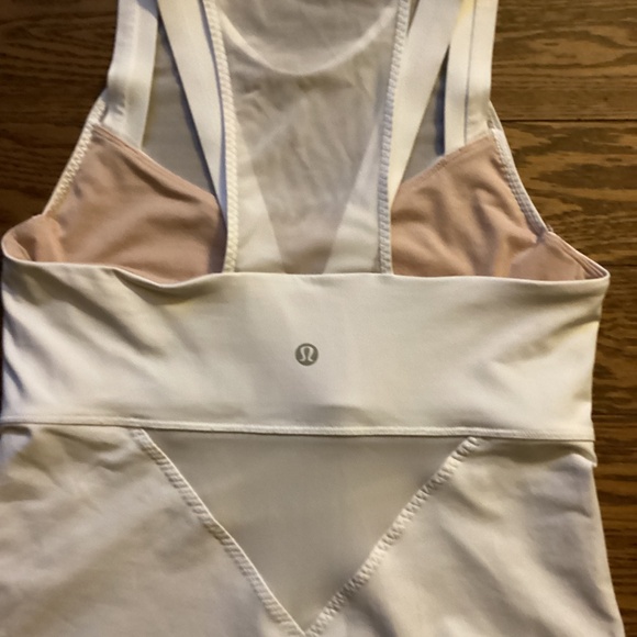 Lululemon size 6 white tank top - Picture 4 of 4
